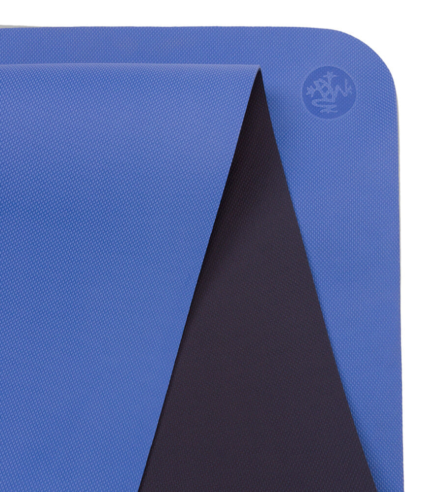 เสื่อโยคะ Manduka รุ่น begin 5mm สีฟ้า-ดำ (68
